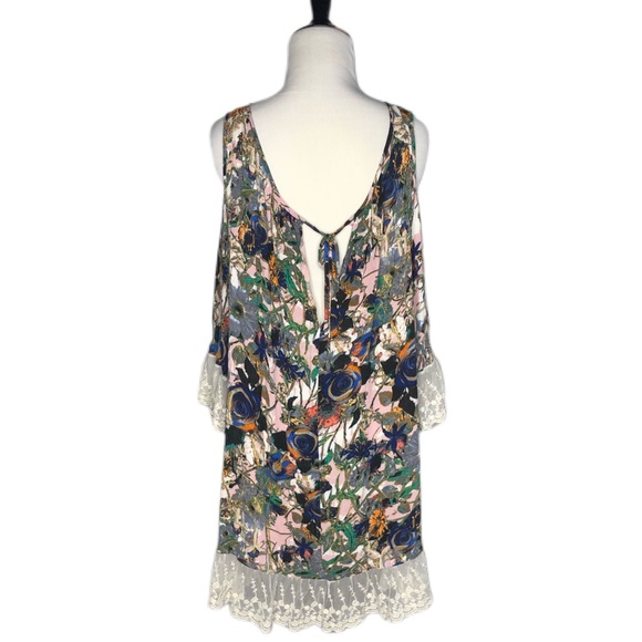 She + Sky Cold Shoulder Floral Lace Dress - Picture 2 of 6